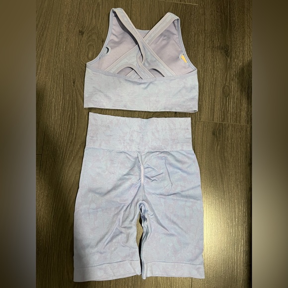 Gymshark sports bra and 7” bike short set - Picture 2 of 2